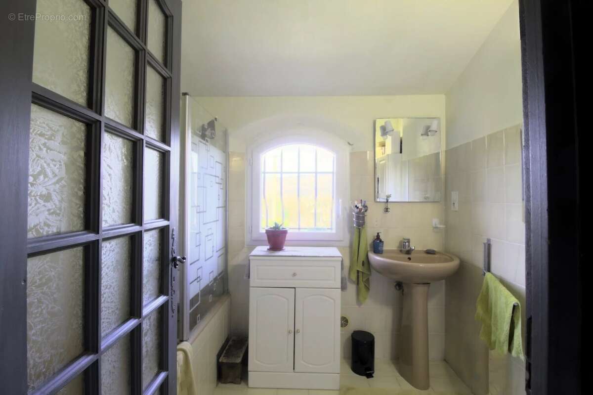 Maison à SAINT-CEZAIRE-SUR-SIAGNE