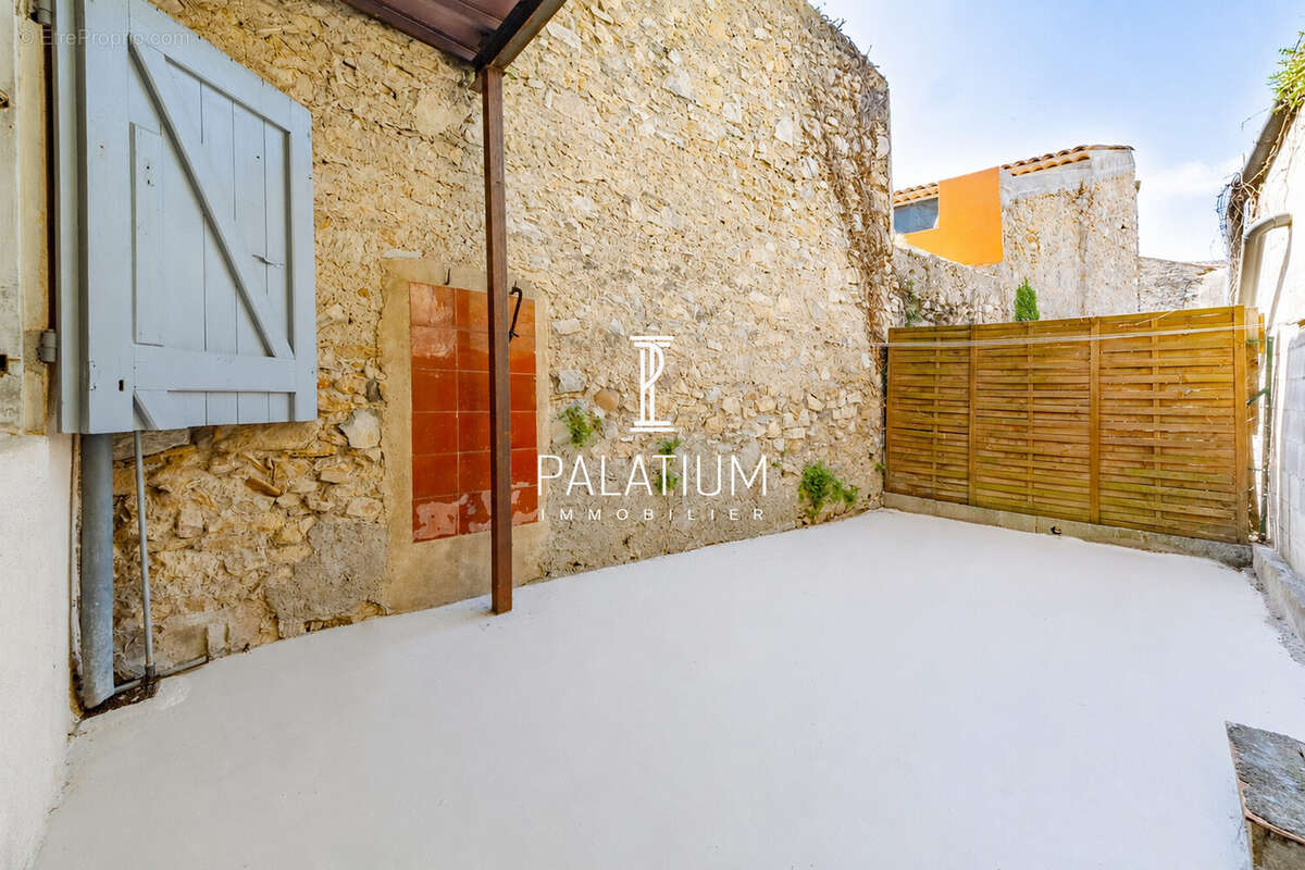Appartement à GREOUX-LES-BAINS