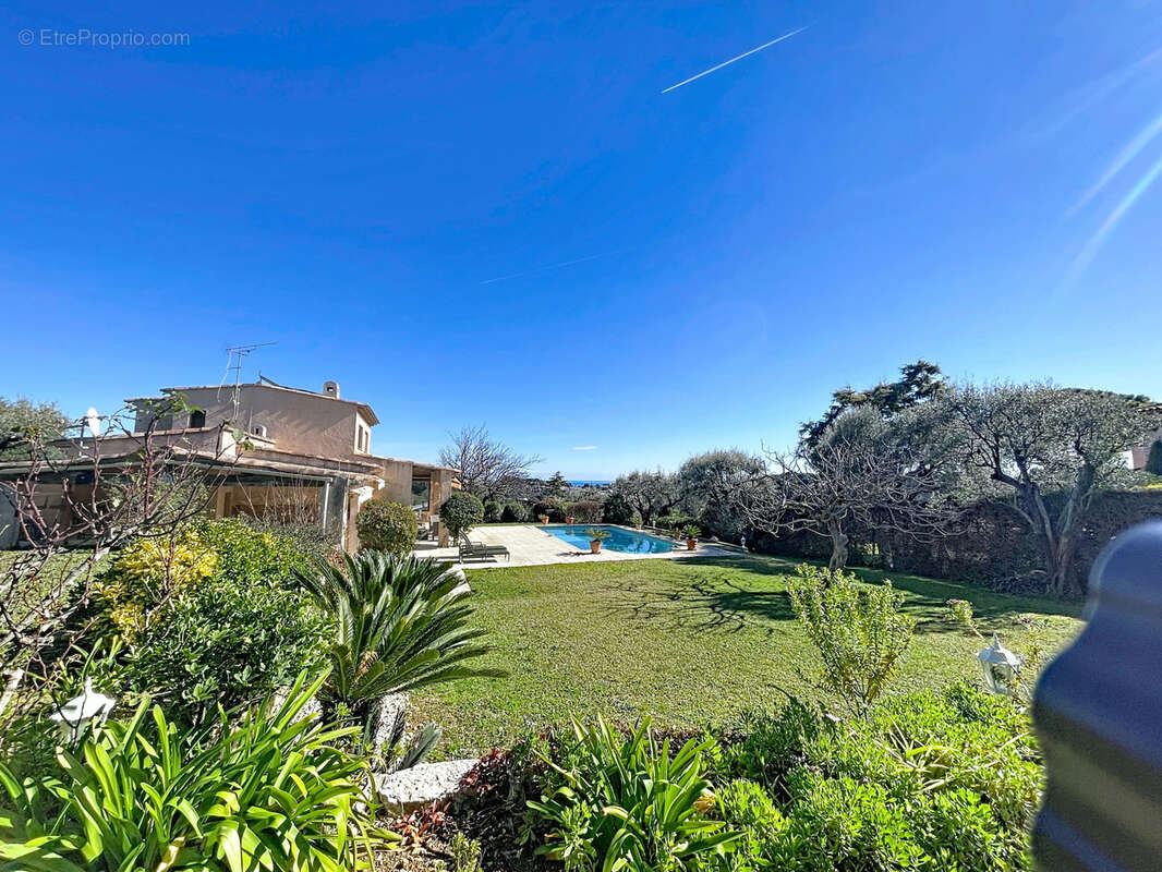 ANTIBES   Villa en position dominante, vue mer et calme absolu - photo 13