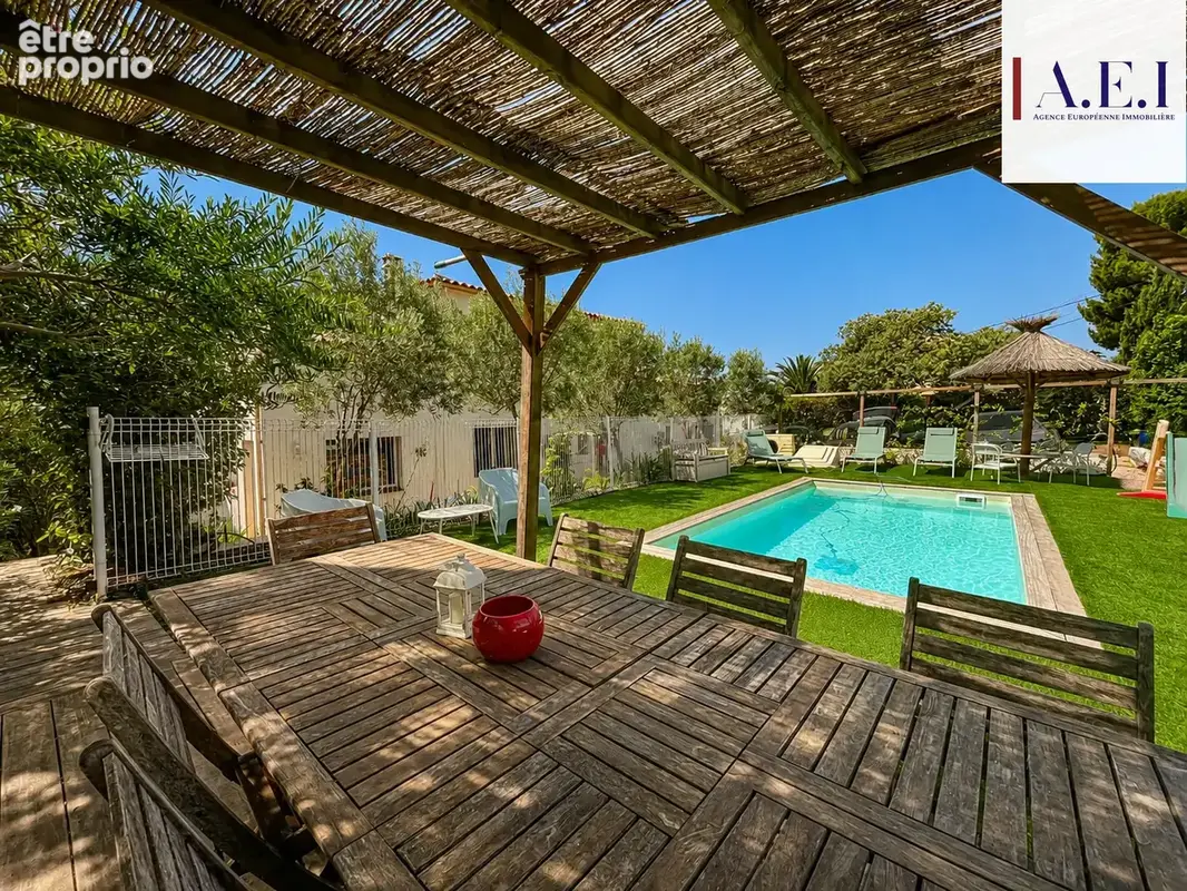 Six-Fours-les-Plages   Propriété provençale de 273 m2 avec piscine & garage - photo 4