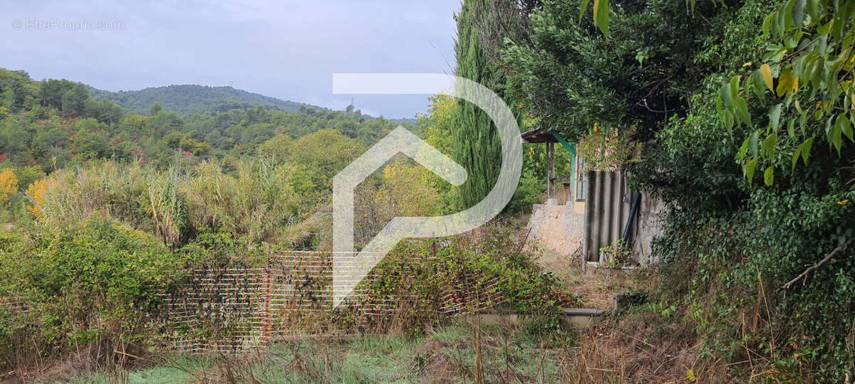 Terrain à CORBIERES