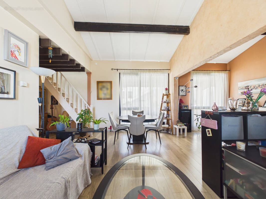 Appartement à SARTROUVILLE