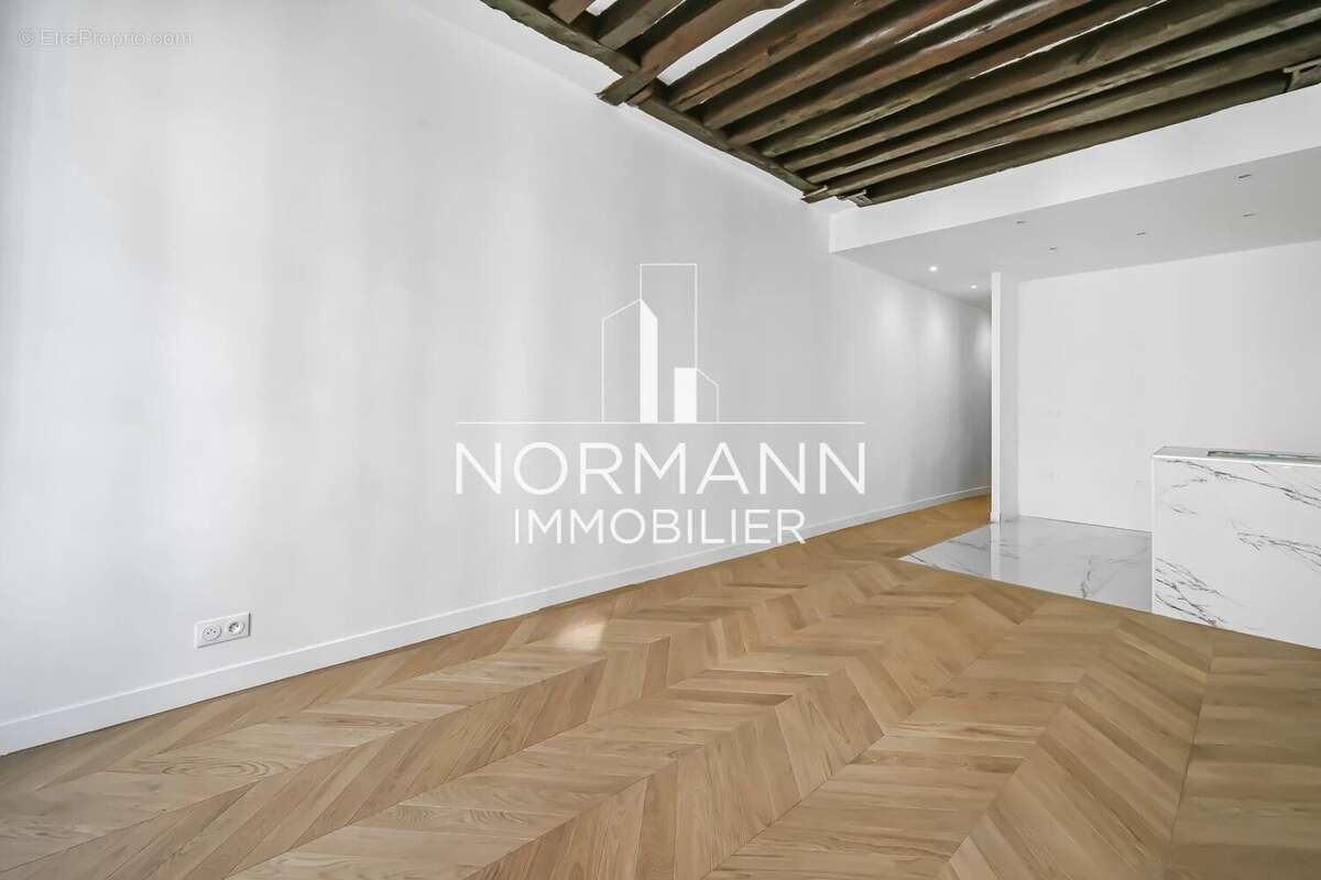 Appartement à PARIS-1E