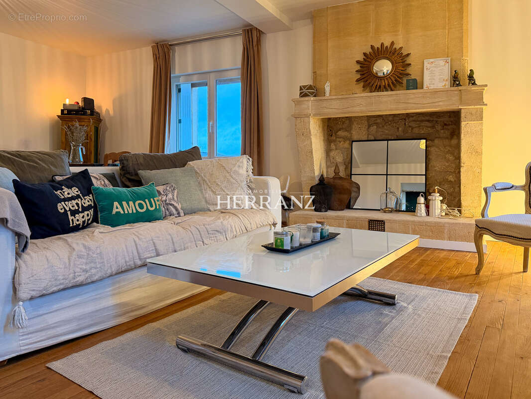 Maison à MONTAGNE