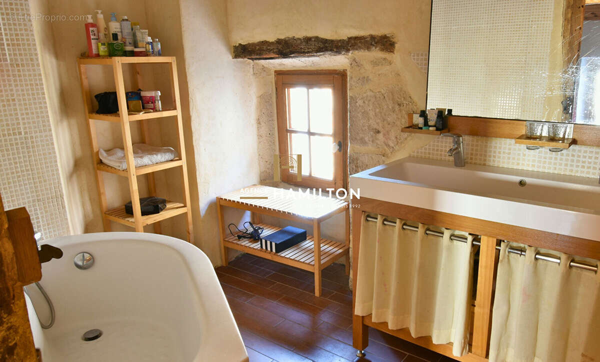 Propriete de campagne avec pigeonnier renove, piscine + poolhouse et dependances - photo 13