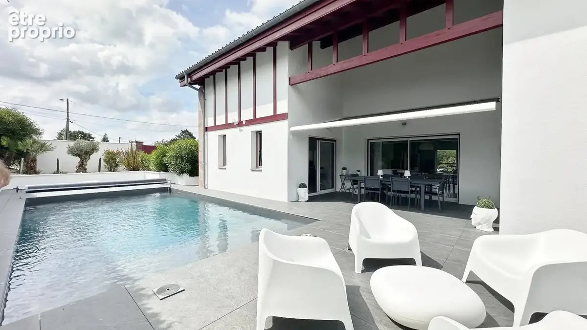 Vue imprenable sur les vallons pour cette superbe villa d'architecte de type t7 de 220 m2 +  sous sol de 110 m2 - photo 2