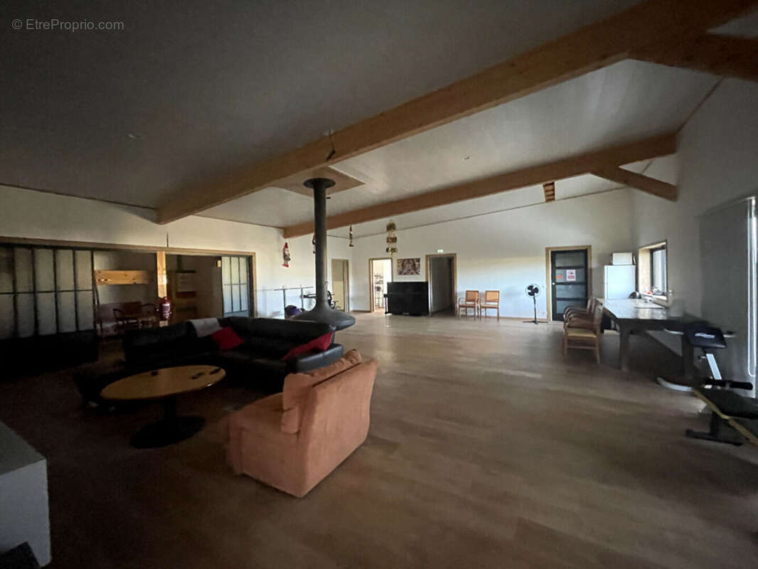 Autre à TREMBLAY-LES-VILLAGES