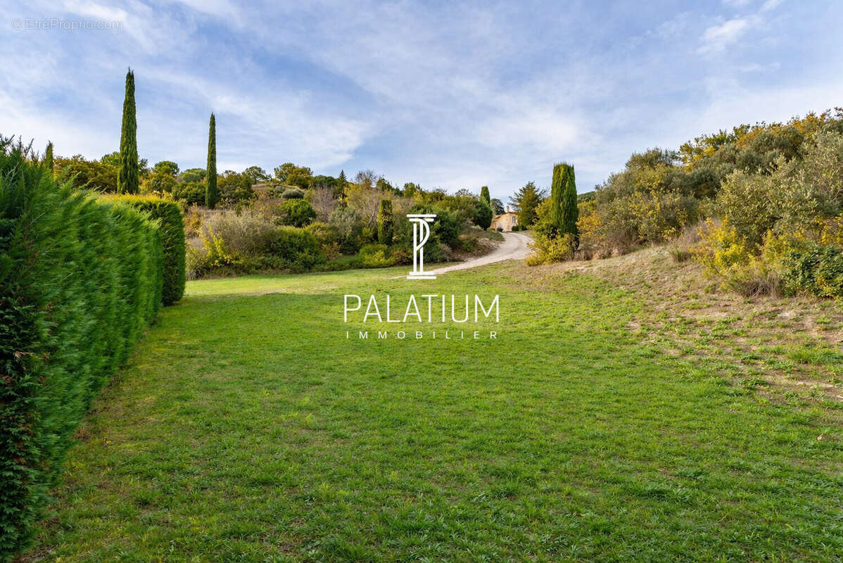 Terrain à VALENSOLE