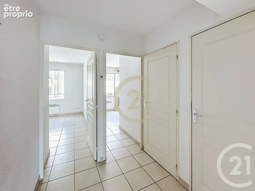 Appartement 70 m² à Uzes  - photo 5