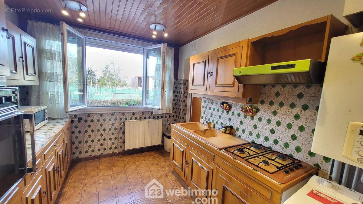 Vue dégagée sur la Chartreuse depuis la cuisine... - Appartement à SAINT-MARTIN-D'HERES