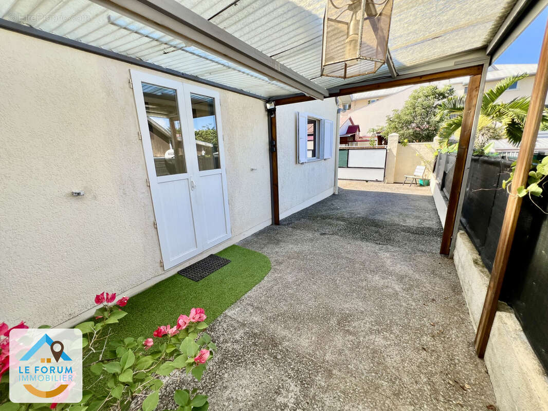 Saint joseph 97480 - villa de plain pied - en parfait etat - beaux volumes - proche des commodites - photo 18