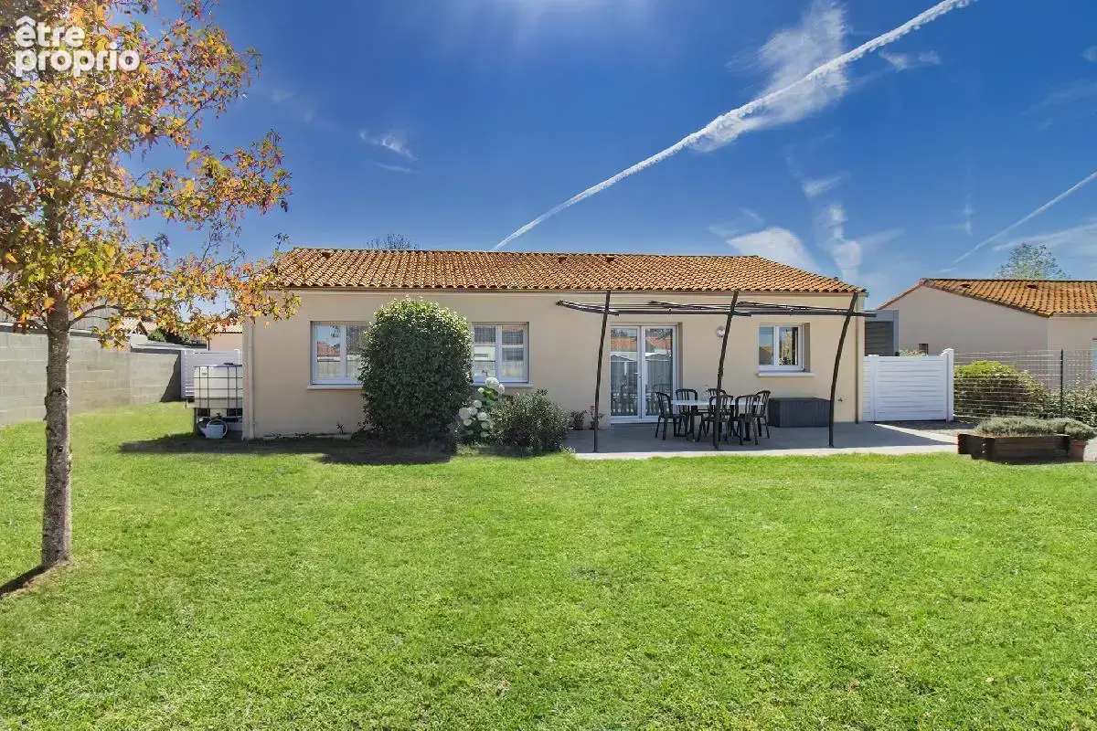 Posez vos valises, Maison impeccable de plain-pied de 85 m², 3 chambres sur parcelle boisée de 667 m² - photo 1