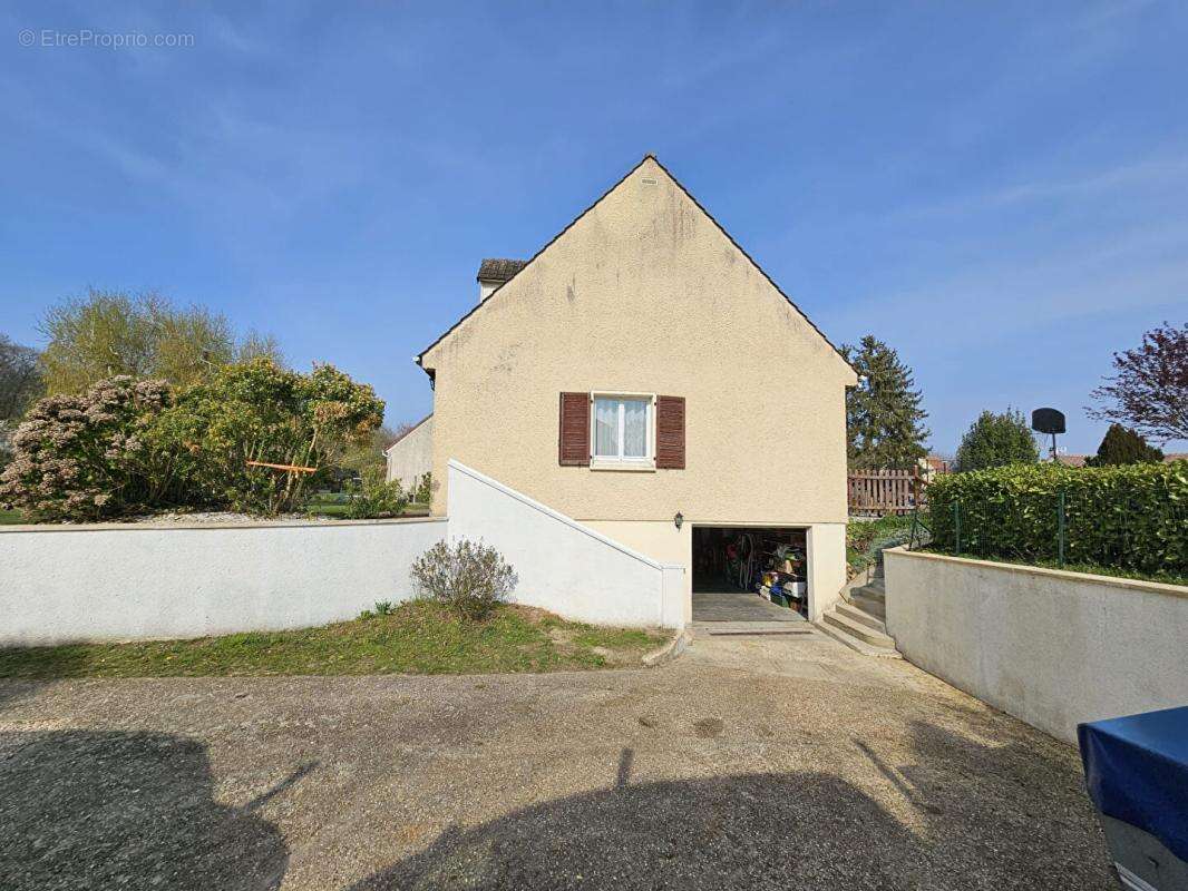 Maison à HOUDAN