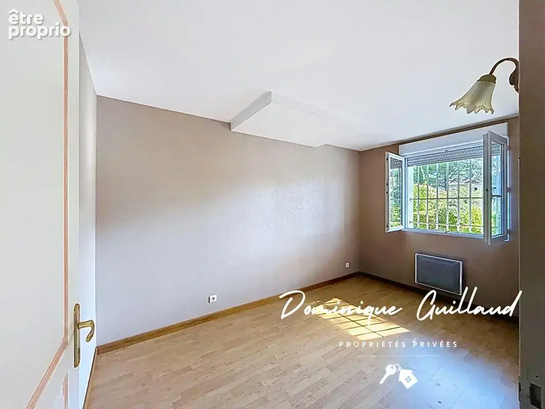 Nîmes-Villa  280 m² 7-pièces sur terrain de 3000 m² - photo 17