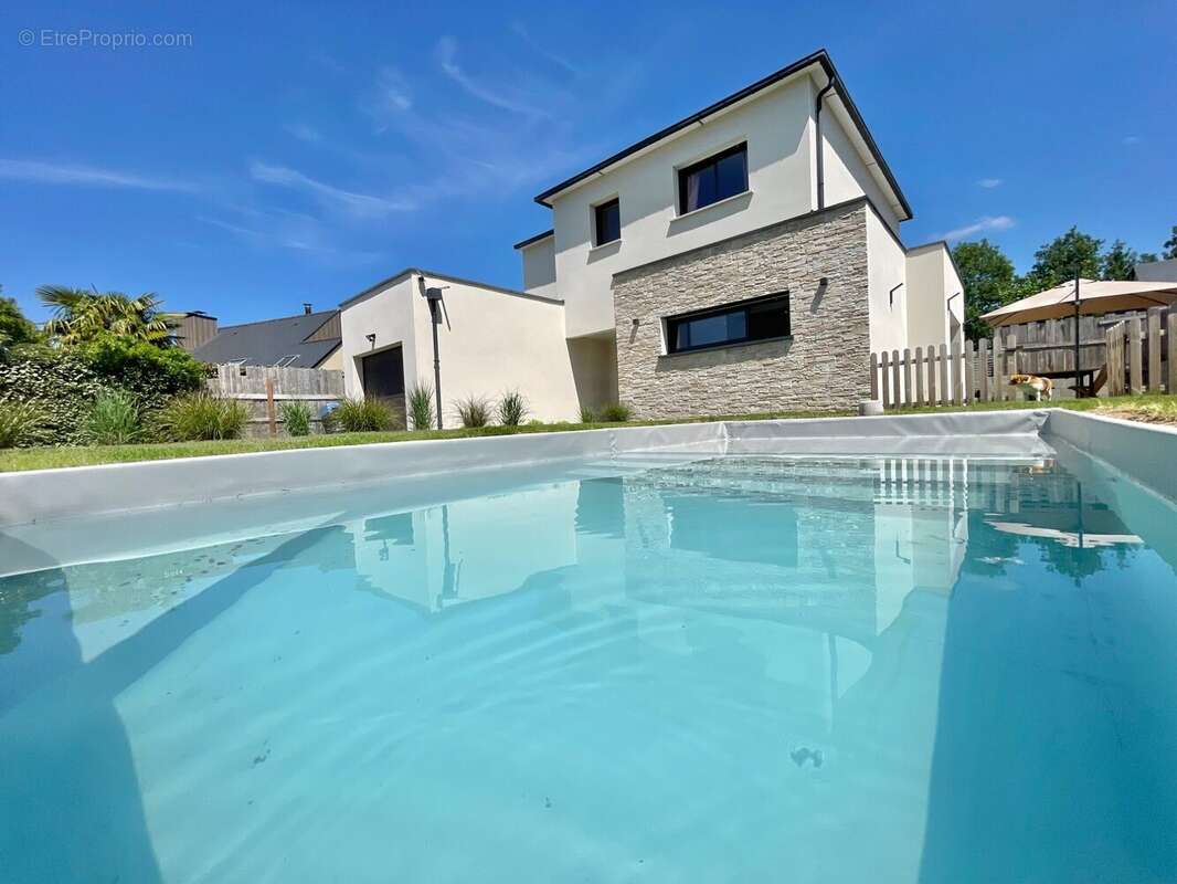 Maison 134 m² à Bourg-Des-Comptes  - photo 2