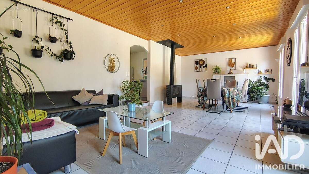 Maison 154 m² à Fontenay-Le-Comte  - photo 8