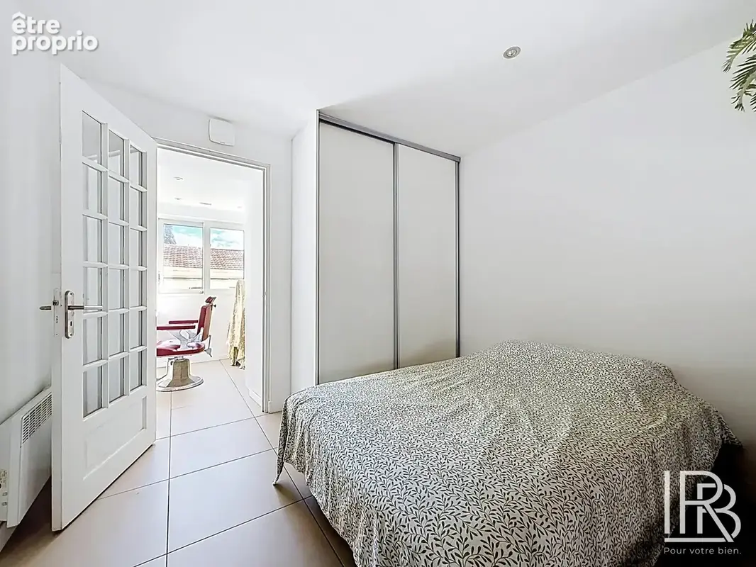 À vendre T2 rénové 30 m² Marseille 6 - Vauban - photo 5