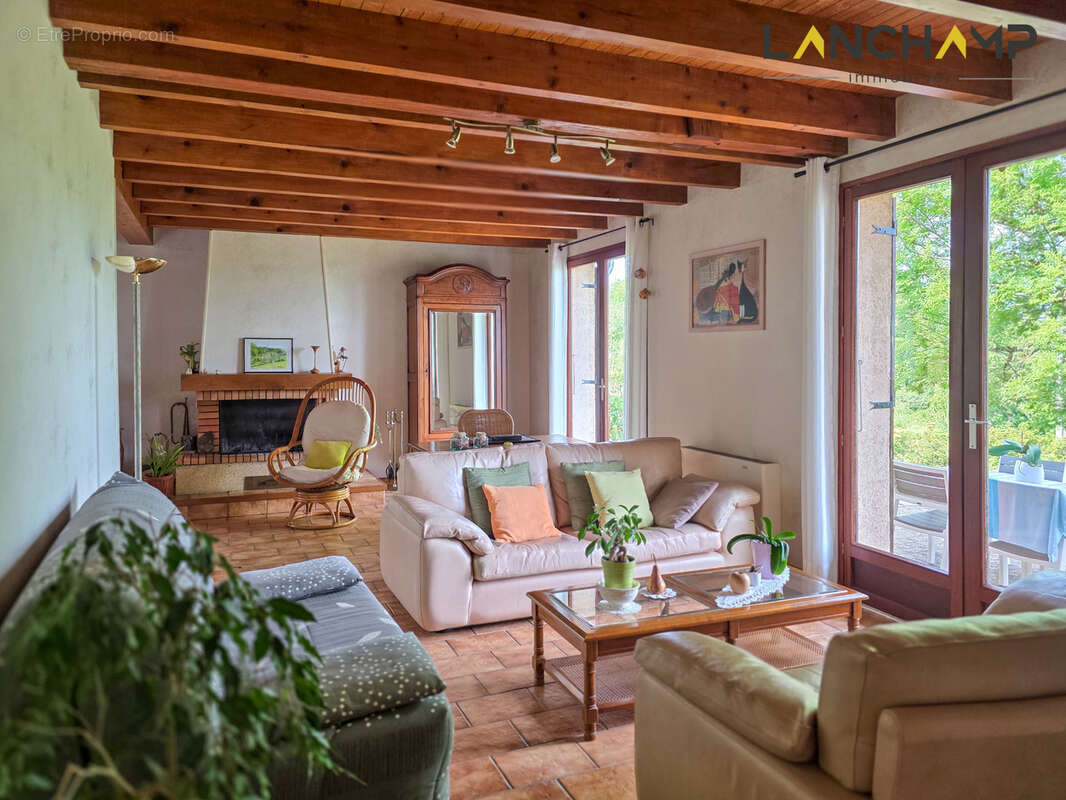Maison avec vue dominante, grand terrain et potentiel d'évolution - photo 4