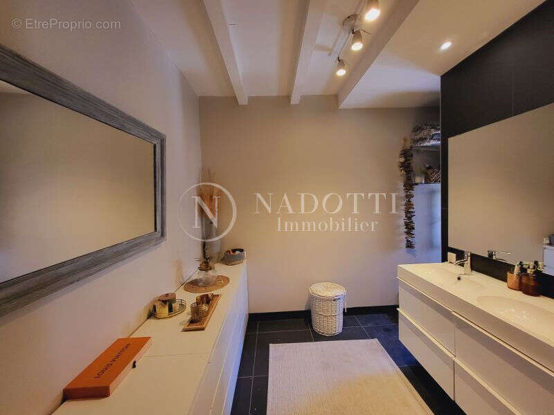 Maison à L&#039;ISLE-SUR-LA-SORGUE