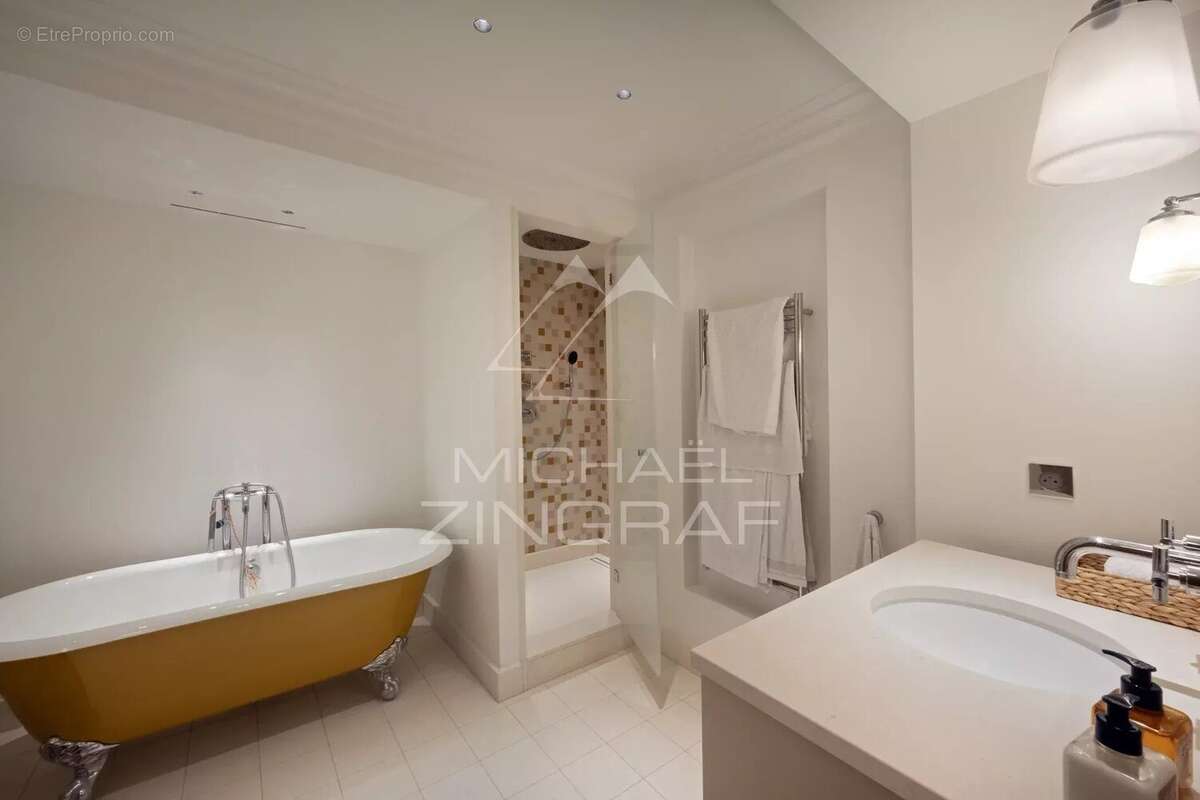 Appartement à PARIS-7E