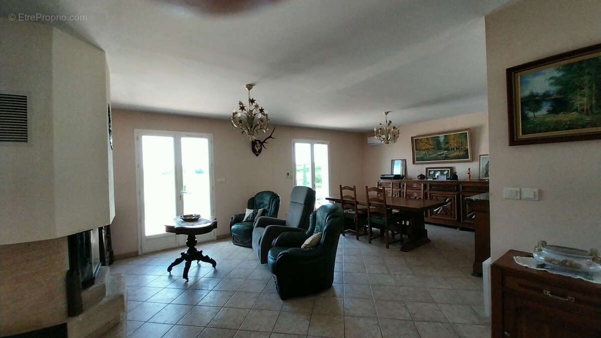 Maison à LA CHAPELLE-GONAGUET