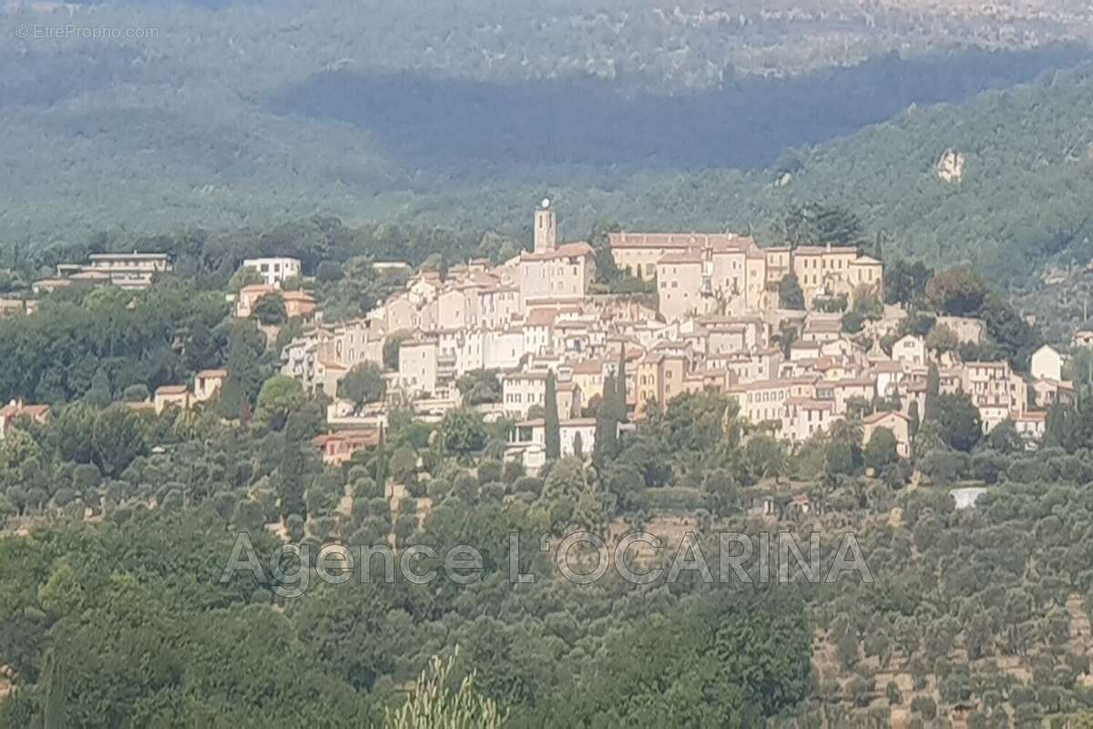 Terrain à OPIO