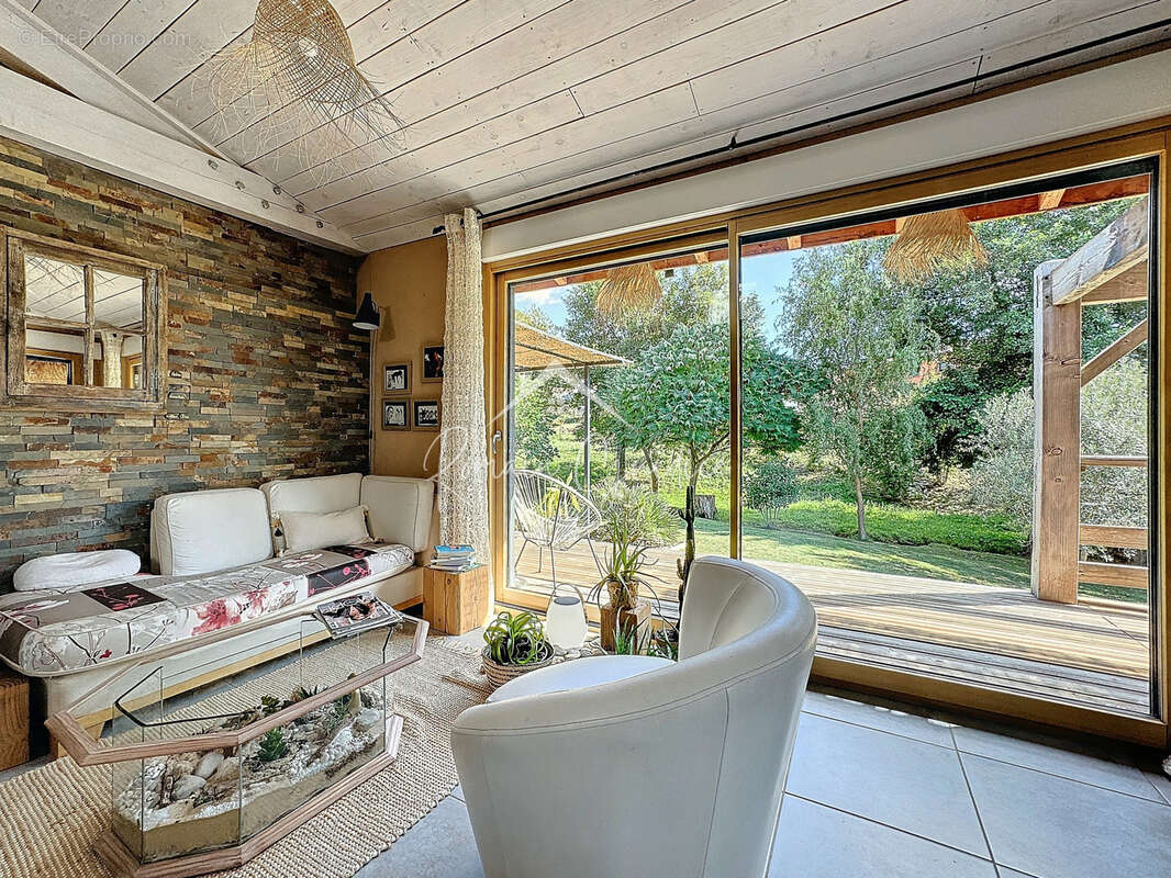 Maison à SAINT-GEORGES-DE-LUZENCON