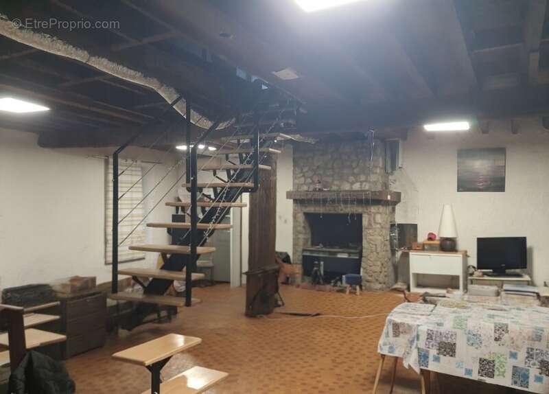 Maison à CHANTEMERLE-LES-BLES