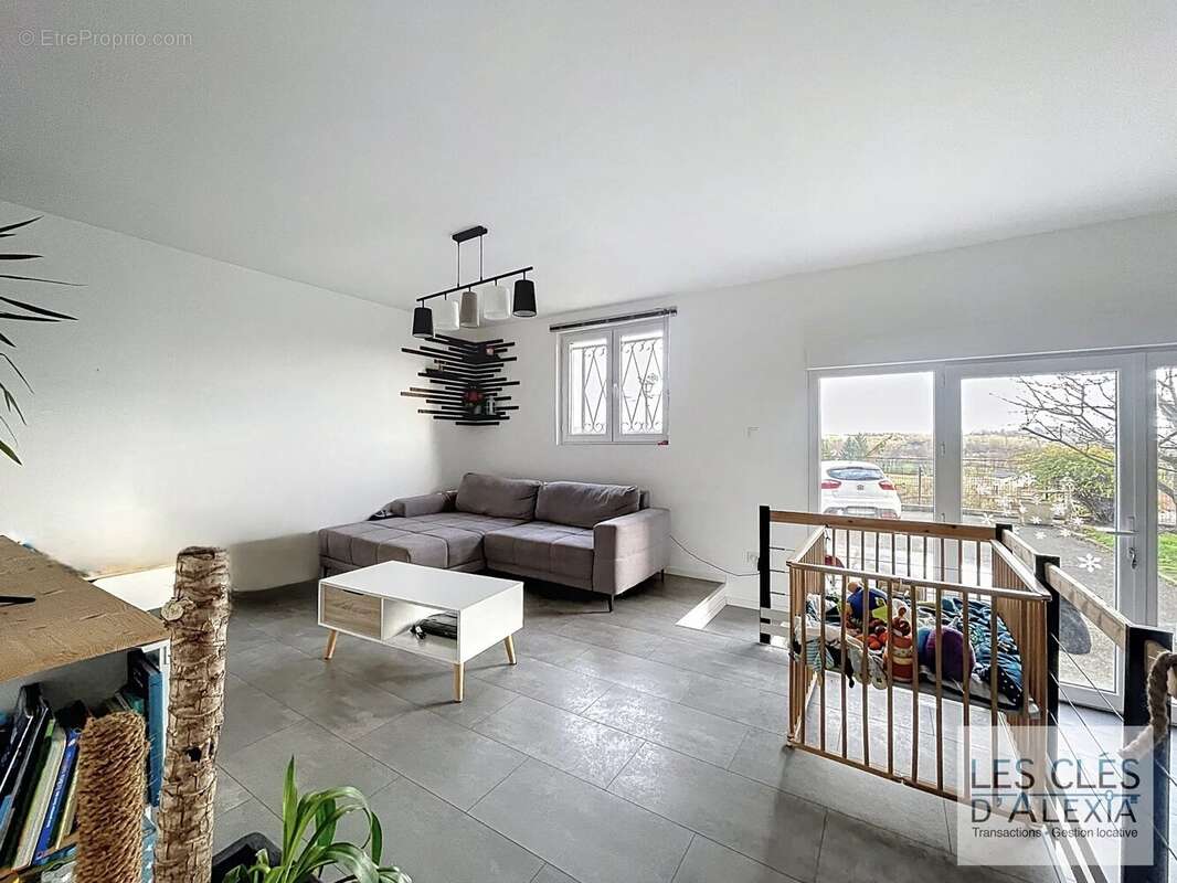 Maison à PONT-EVEQUE