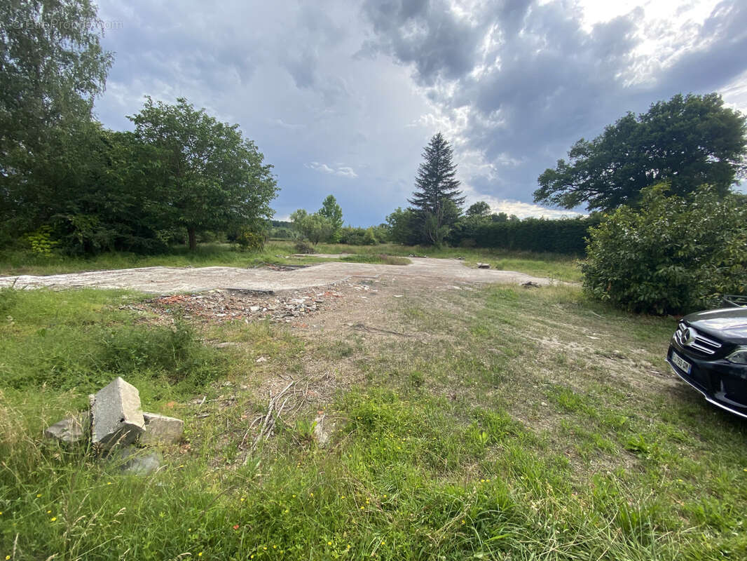 Terrain à BOURG-LE-COMTE