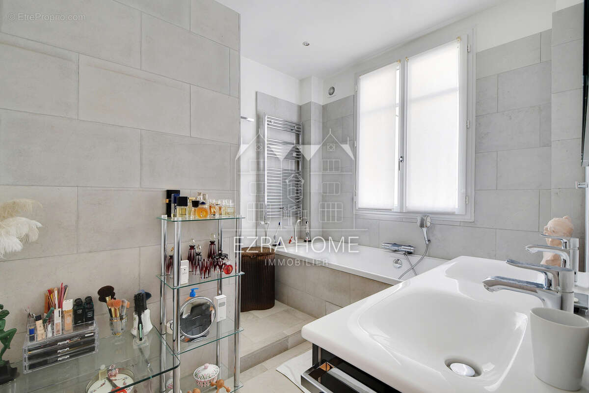 Appartement à PARIS-17E