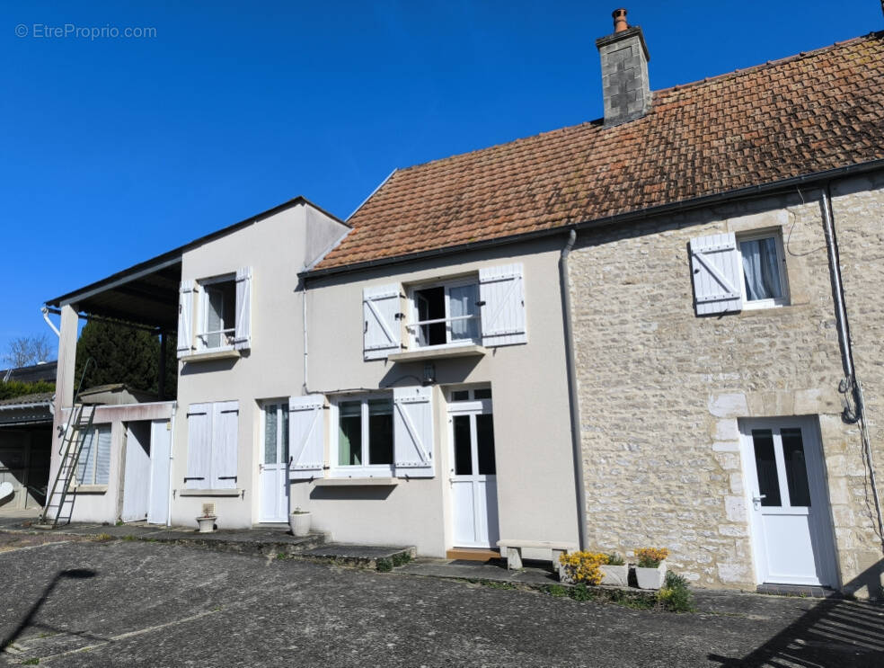 Maison à VIENNE-EN-BESSIN