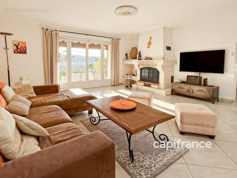 Belle villa provençale rénovée avec vue sur les collines  à BAGNOLS EN FORET (83) - photo 11