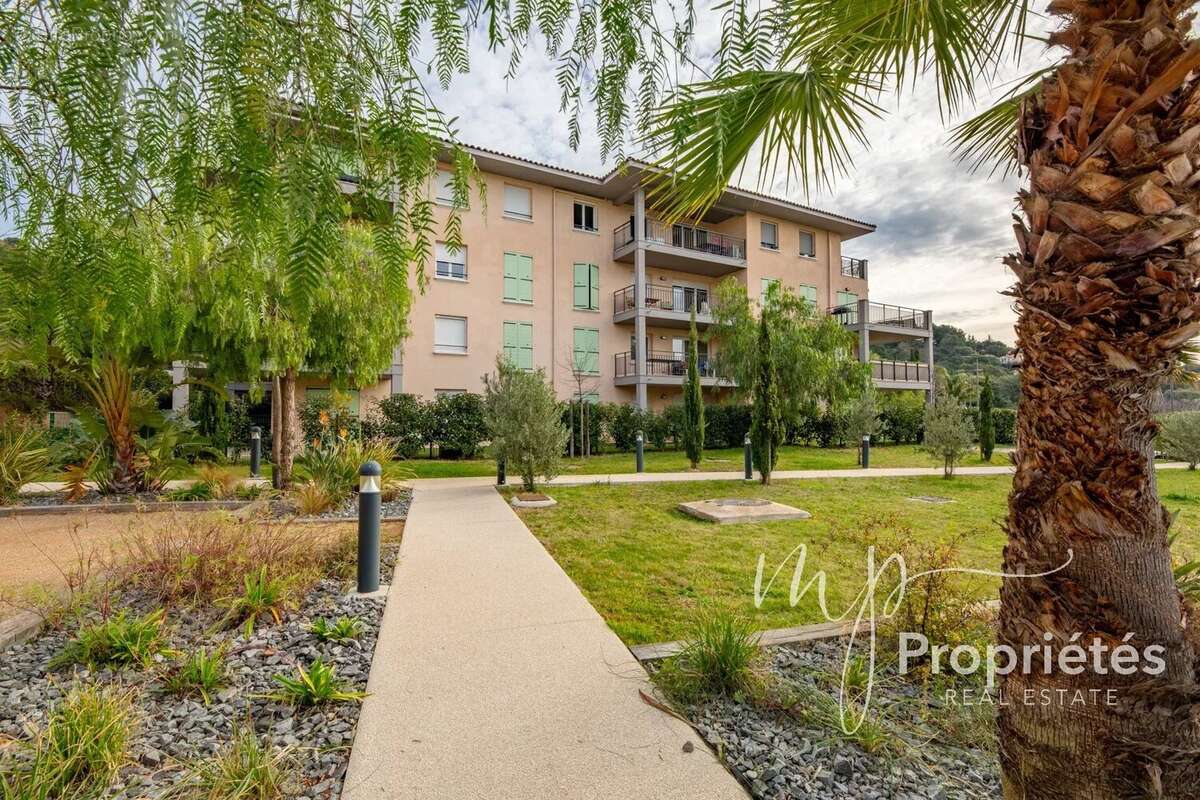 Appartement à BORMES-LES-MIMOSAS