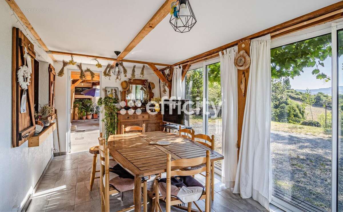 Maison 160 m² à Brussieu  - photo 4
