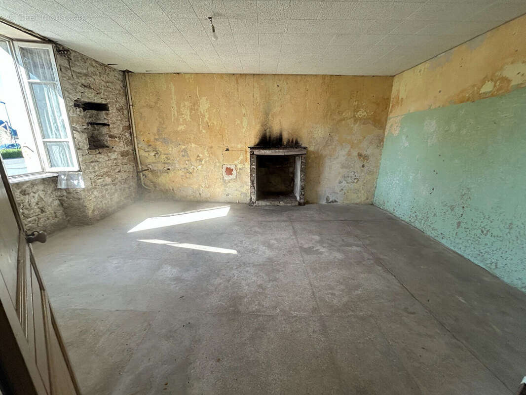 Maison à PLONEVEZ-PORZAY