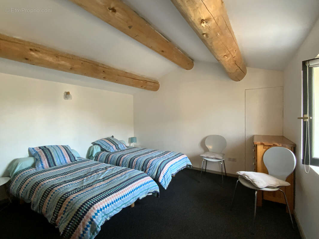 Maison de village en pierre avec cour et garage. - photo 14