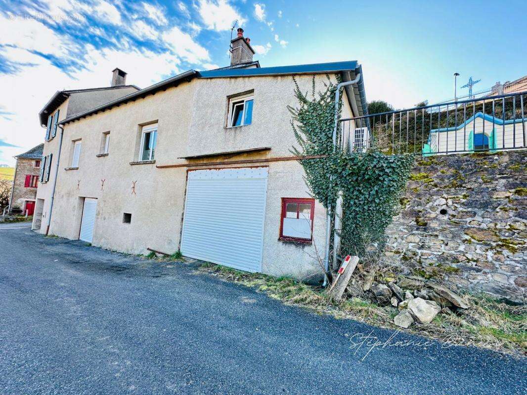 Maison à SALLES-CURAN