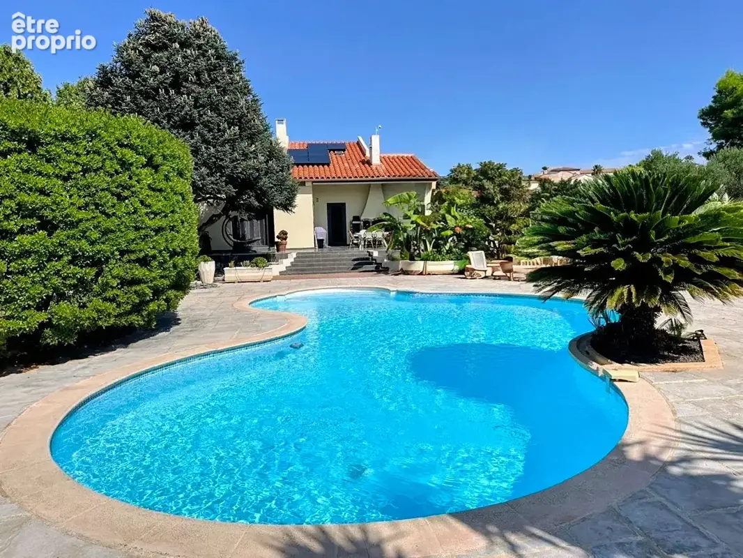 Maison 4 faces sur terrain de 3394 m2 (constructible) avec piscine - photo 5