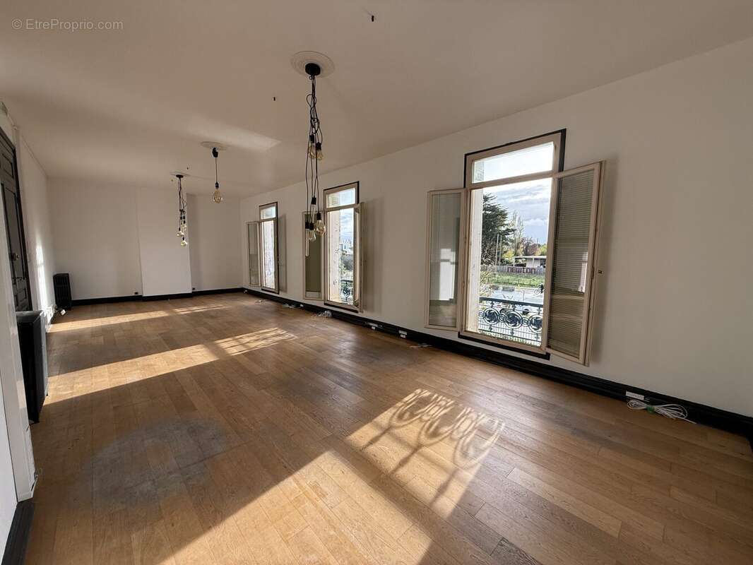 Appartement 513 m² à Begles  - photo 8