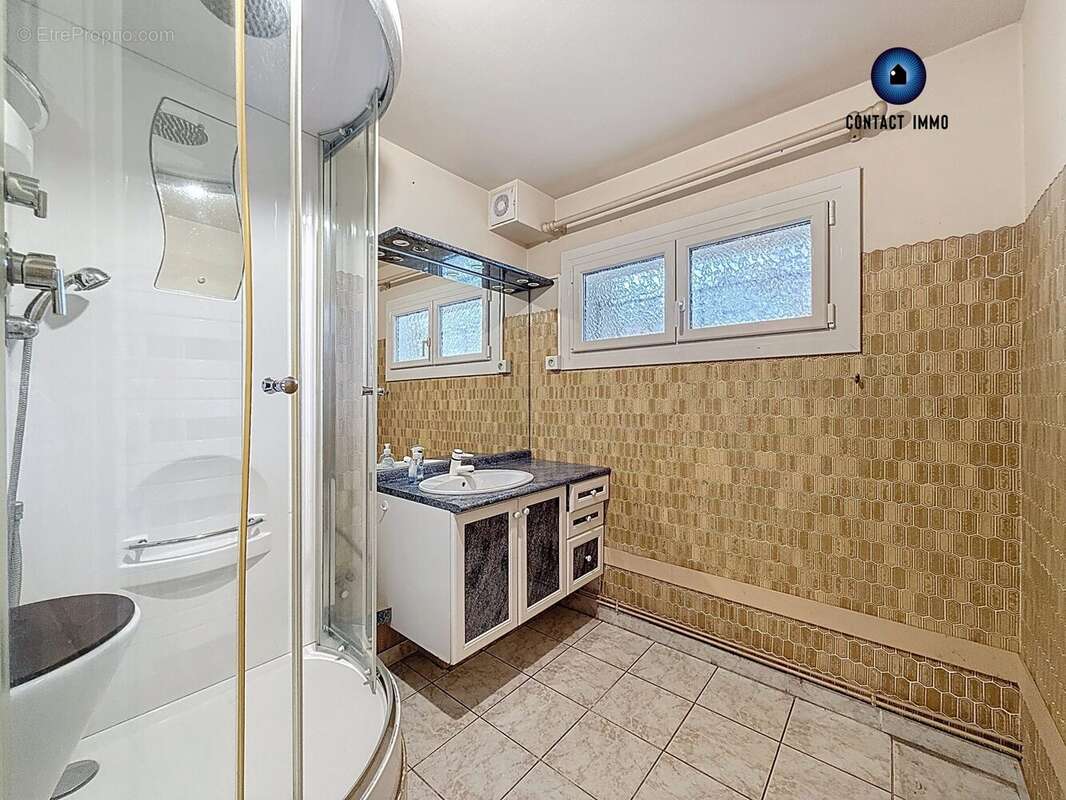 Maison à SAINT-PANTALEON-DE-LARCHE