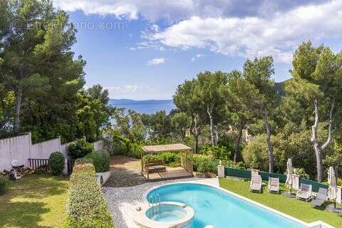 Maison 250 m² à Cavalaire-Sur-Mer  - photo 2
