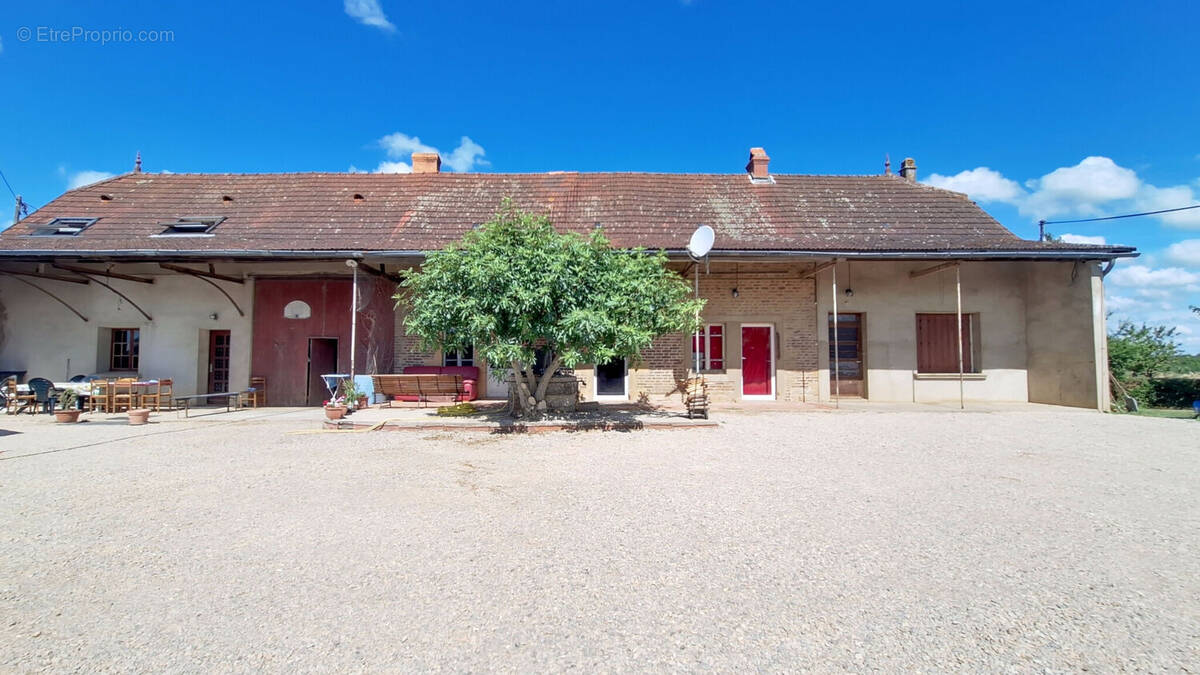 Photo 1 - Maison à SAILLENARD