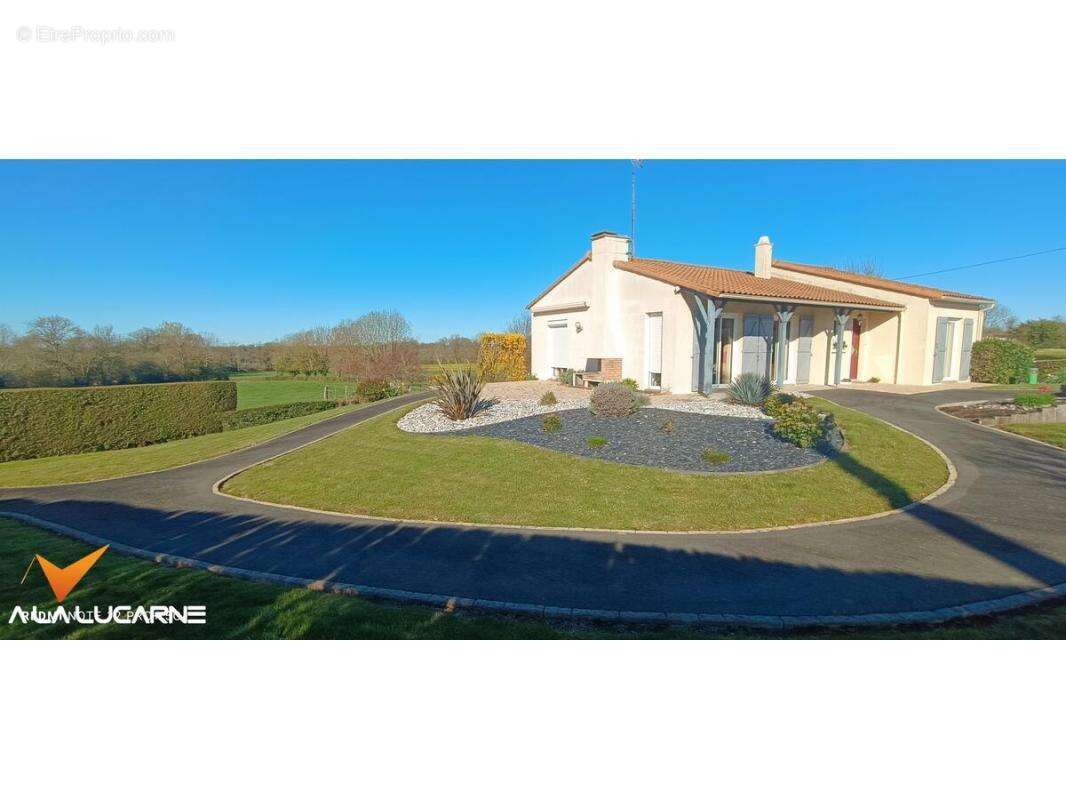 Maison à COURLAY