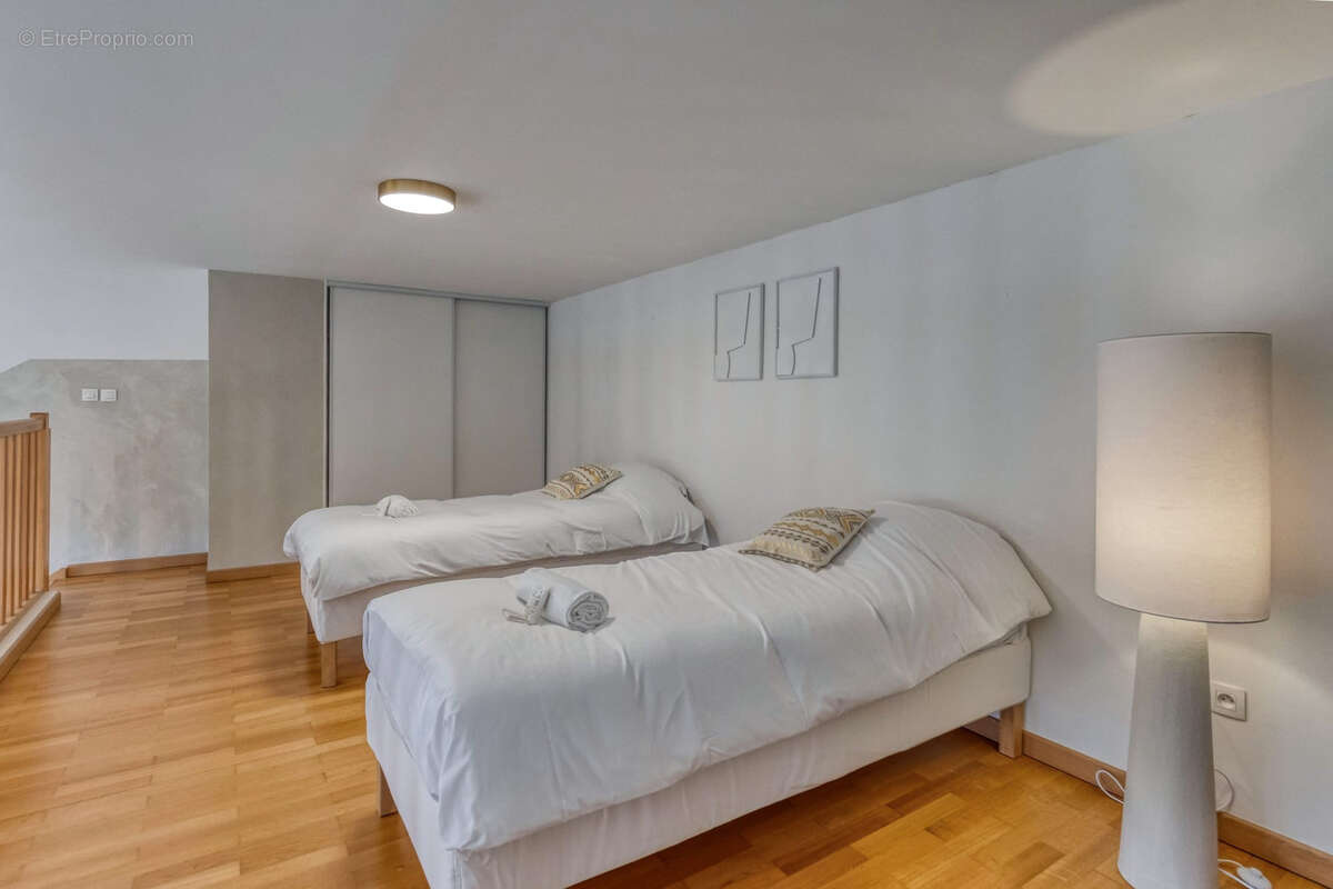 Exclusivité - GRENOBLE CASERNE DE BONNE- T3 Duplex et stationnement - photo 6