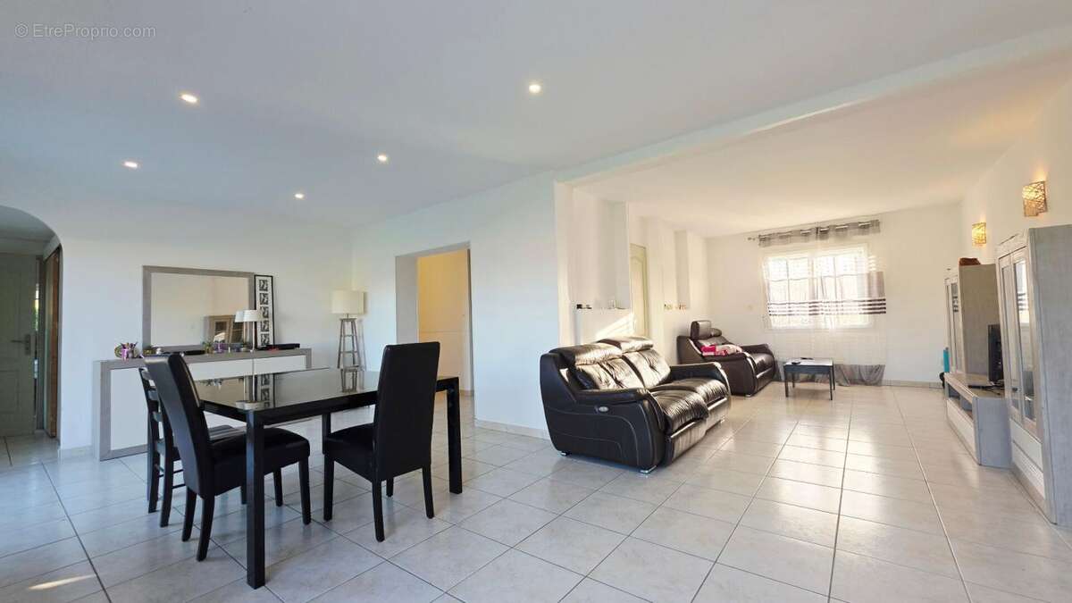 Maison à MEHUN-SUR-YEVRE