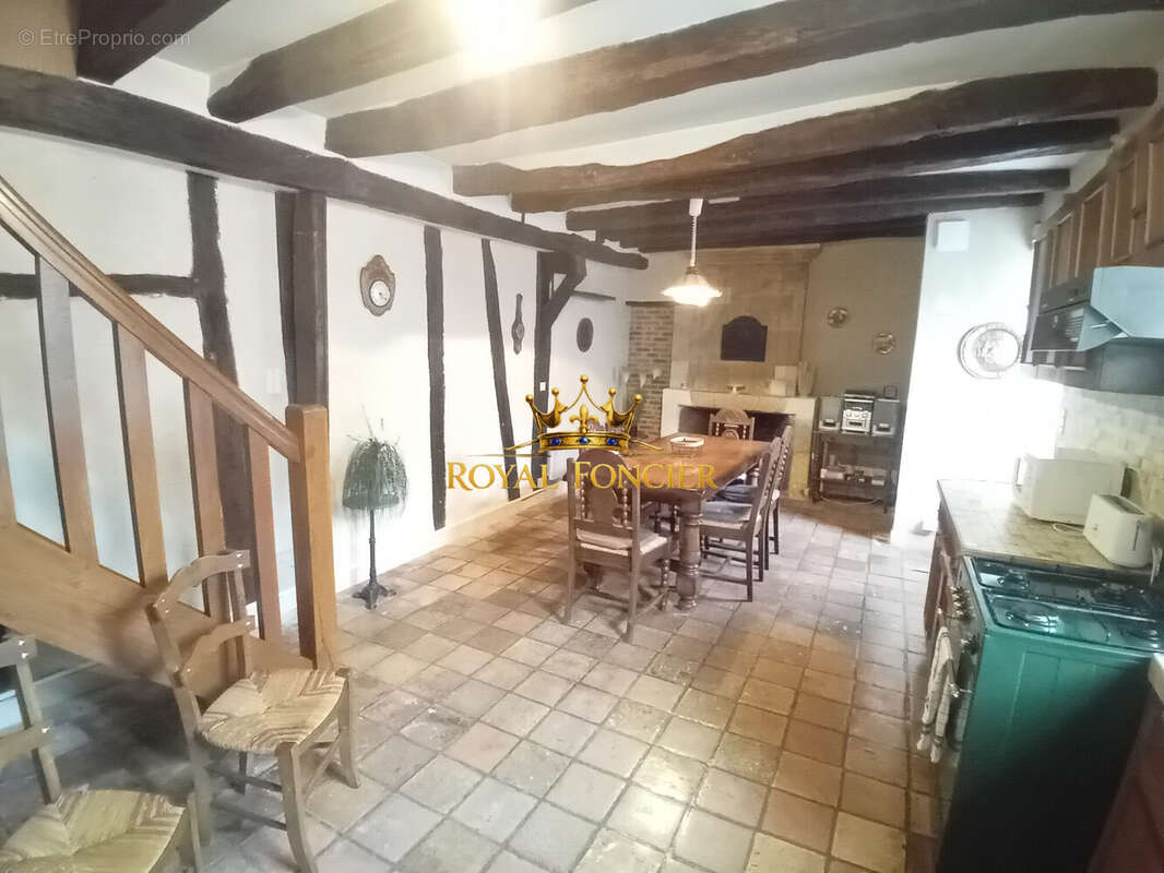 Maison 92 m² à Descartes  - photo 2