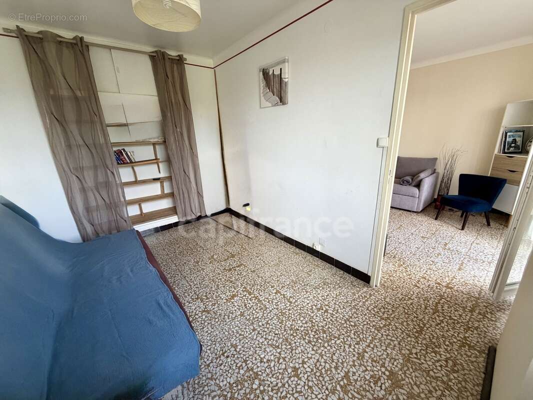 AJACCIO (20), appartement T4, proche centre ville, au sein d'une résidence avec parking, vue dégagée, cave - photo 8