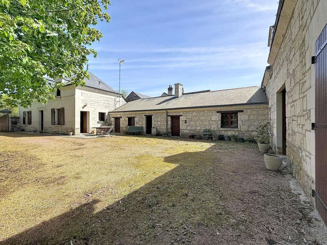 Maison 180 m² à Brain-Sur-Allonnes  - photo 7