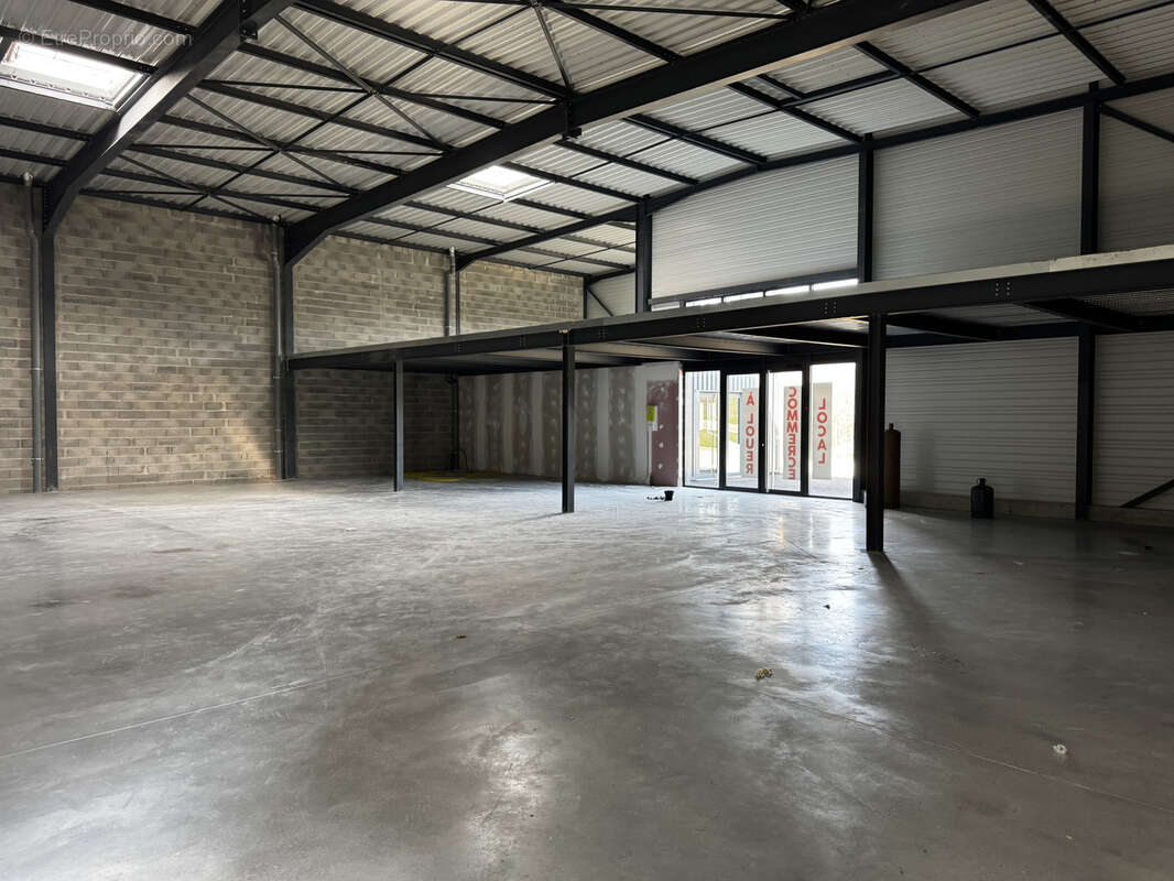 Commerce à DAVEZIEUX